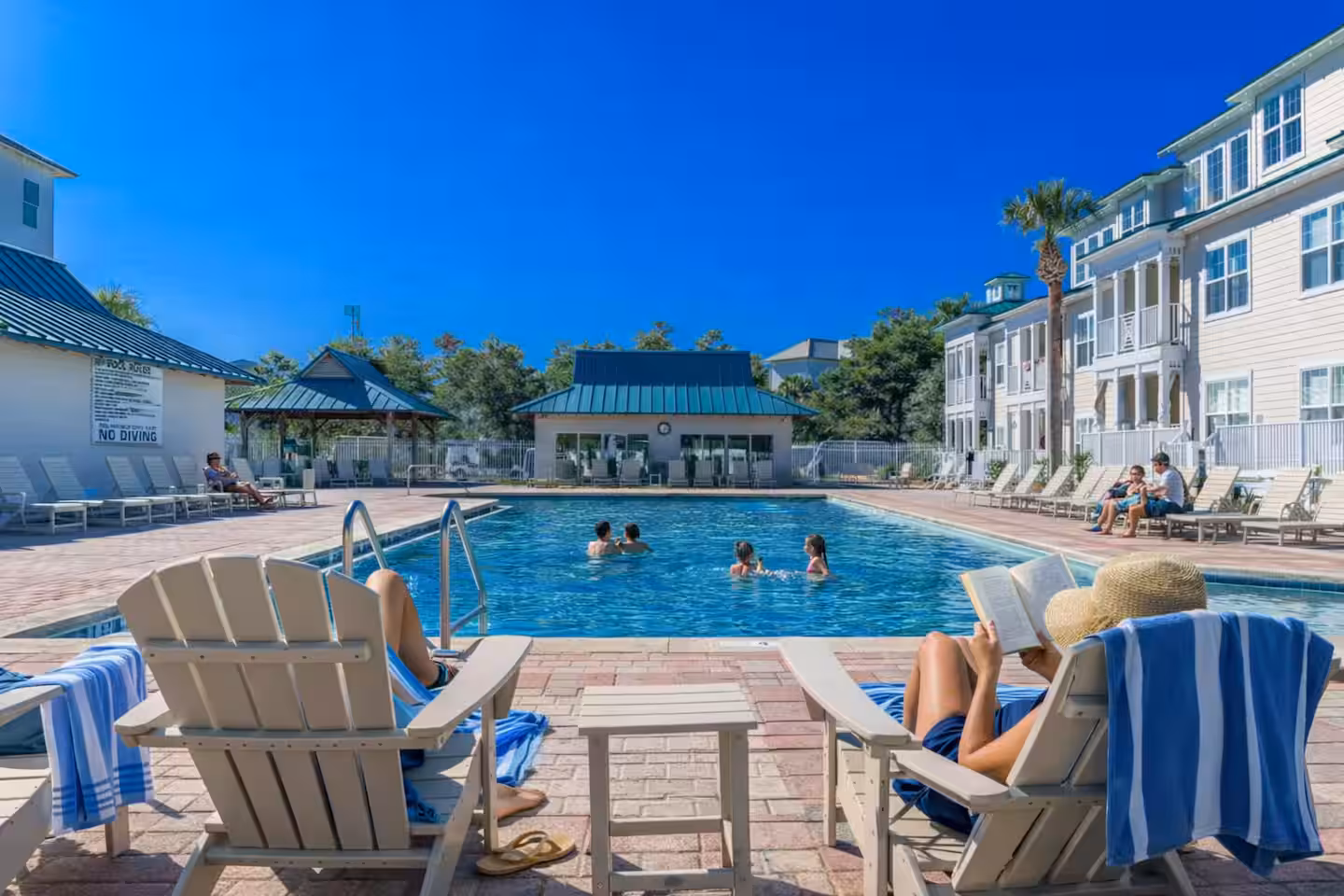 townhouse swimpool